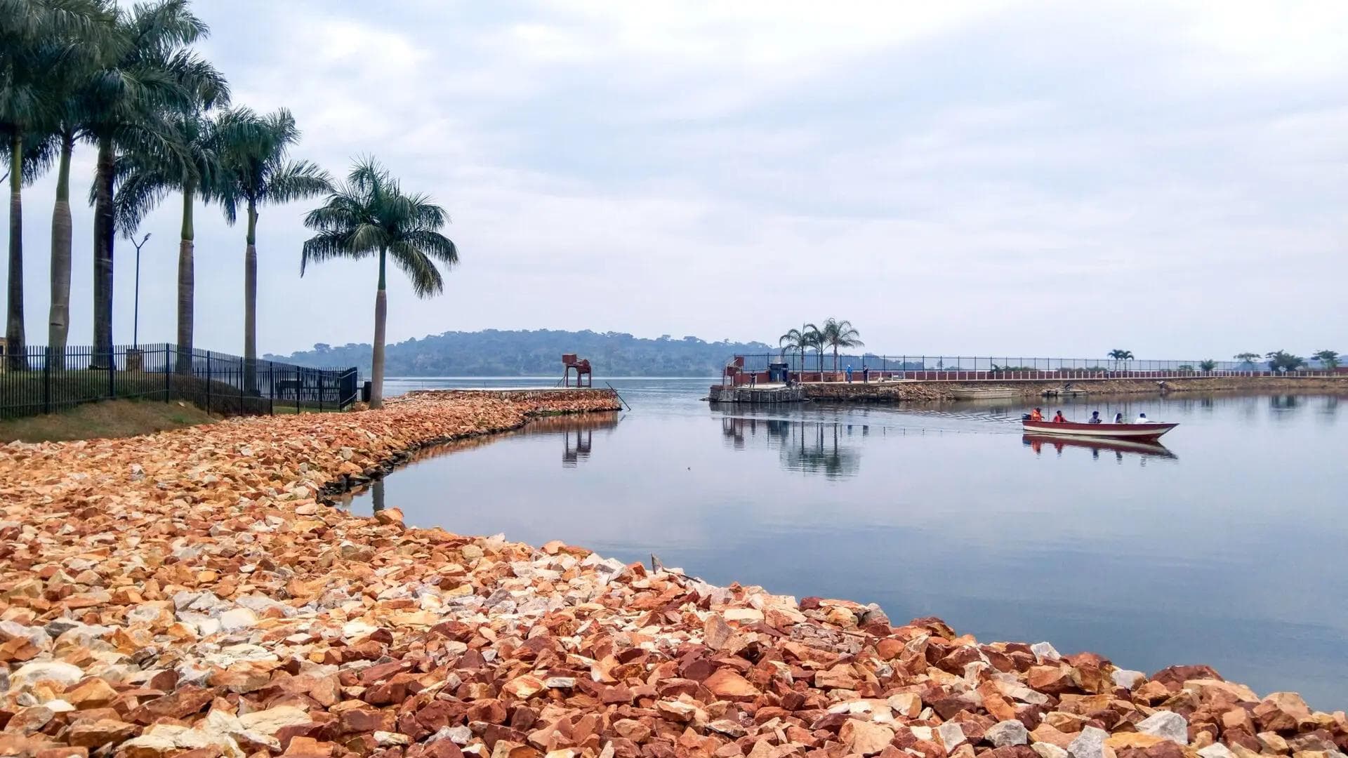 Entebbe Lakeside & Botanical E-Bike Tour